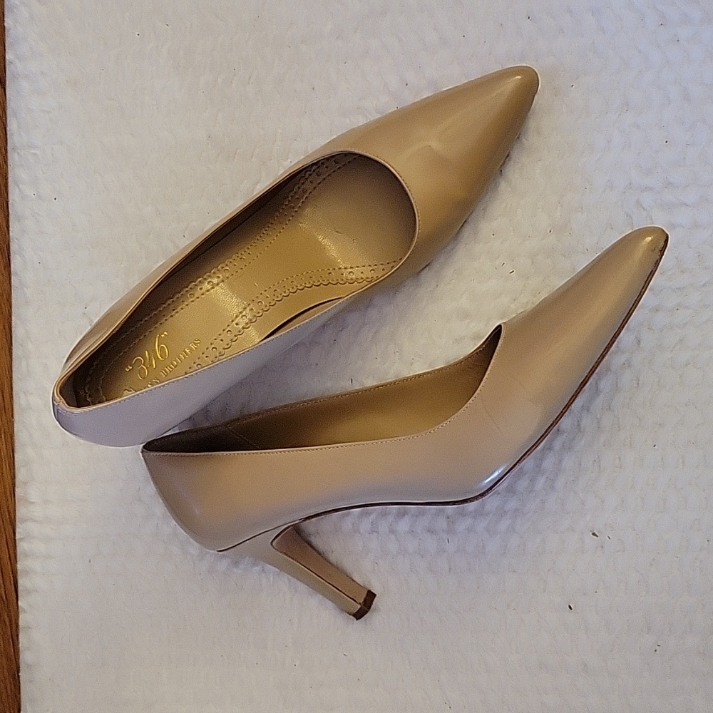 BROOKS BROTHERS nude 100% leather upper & sole 3.25" pumps Classic size 8 EUC…